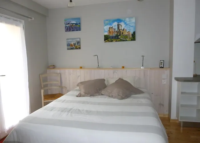 Privatunterkunft Aux Blanches Pierres